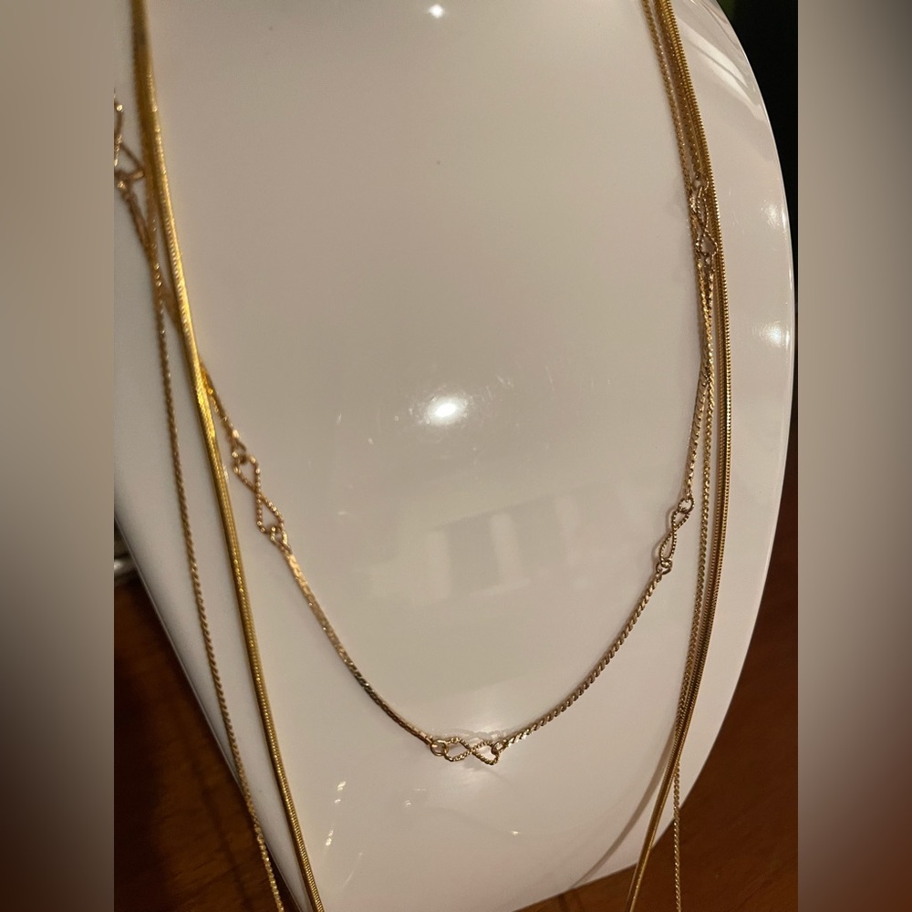 Gold Tone Necklaces (3) gold beads star pendant with a white crystal - Picture 2 of 5